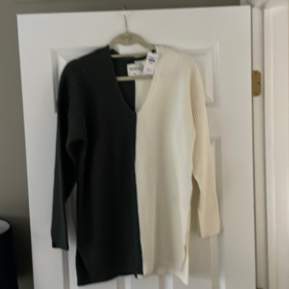 NWT Abercrombie & Fitch Luxe grey/cream sweater Size M
